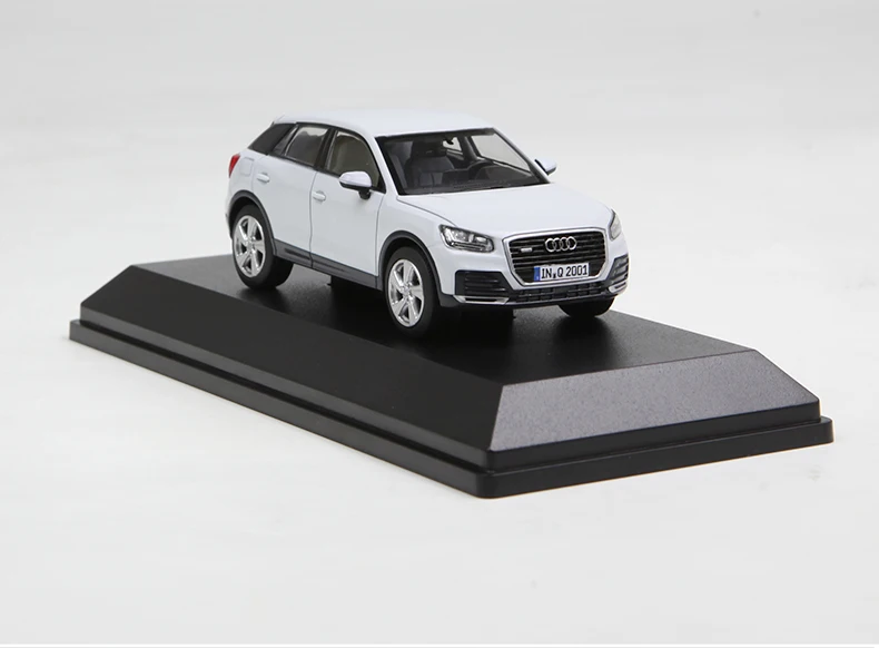 Коллекционная белая модель автомобиля Audi Q2 1/43 коллекционный подарок 2016|Наземный