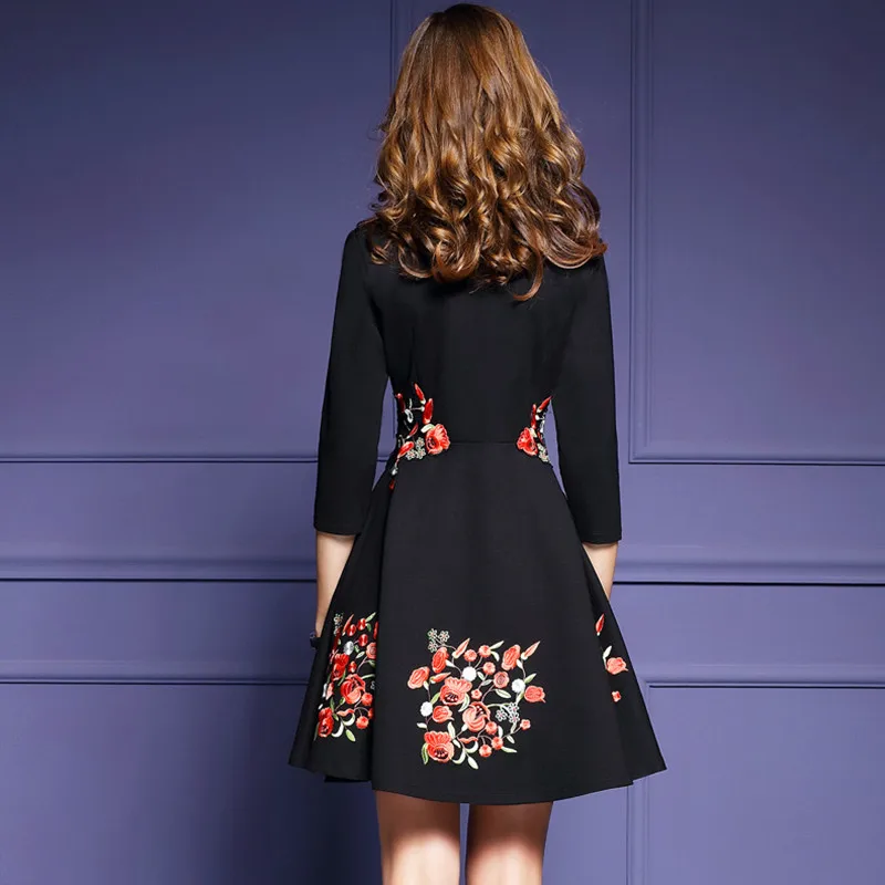 2017 Весной Новые Женщины Цветочные Вышивка V-образным Вырезом Three Четверти Рукав