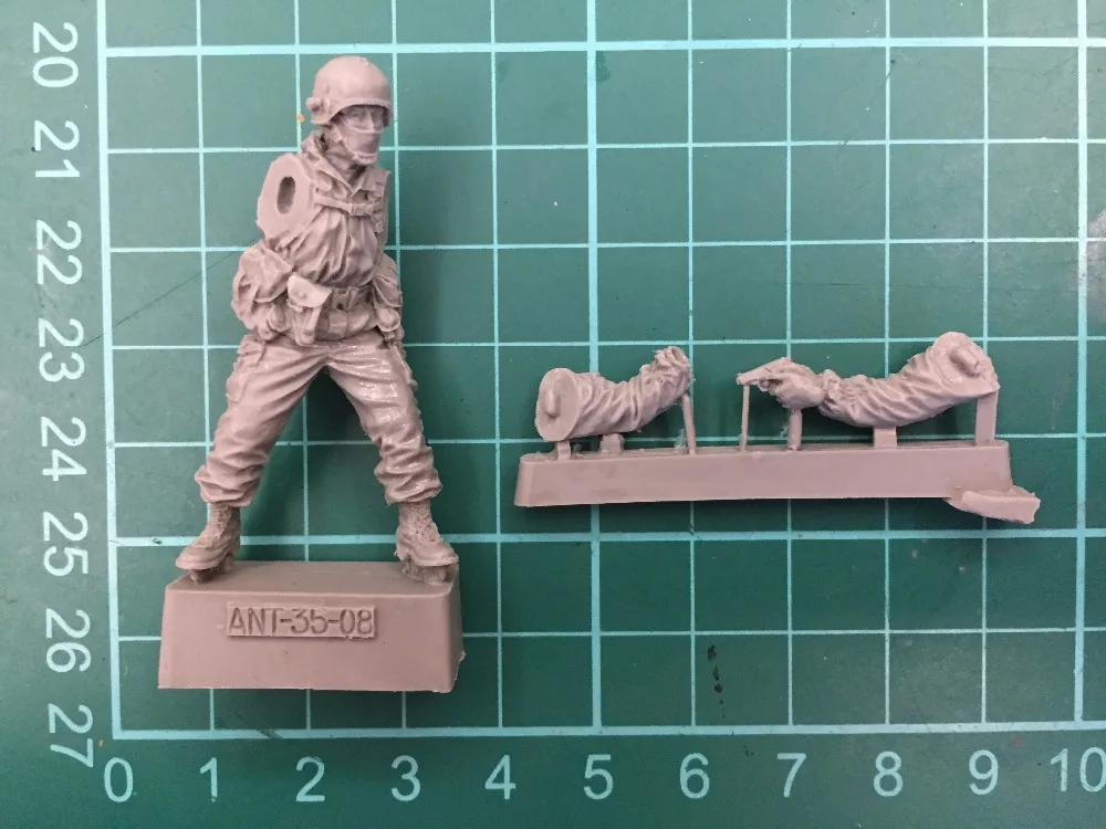 1/35 масштаб неокрашенные смолы фигура Современный русский солдат-2 | Игрушки и