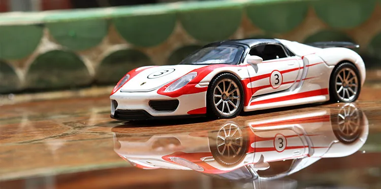 1:32 Martini 918, супер Игрушечная модель автомобиля, модель из сплава, оттягивающая назад, настоящая Лицензионная коллекция, подарок, внедорожник, детские игрушки