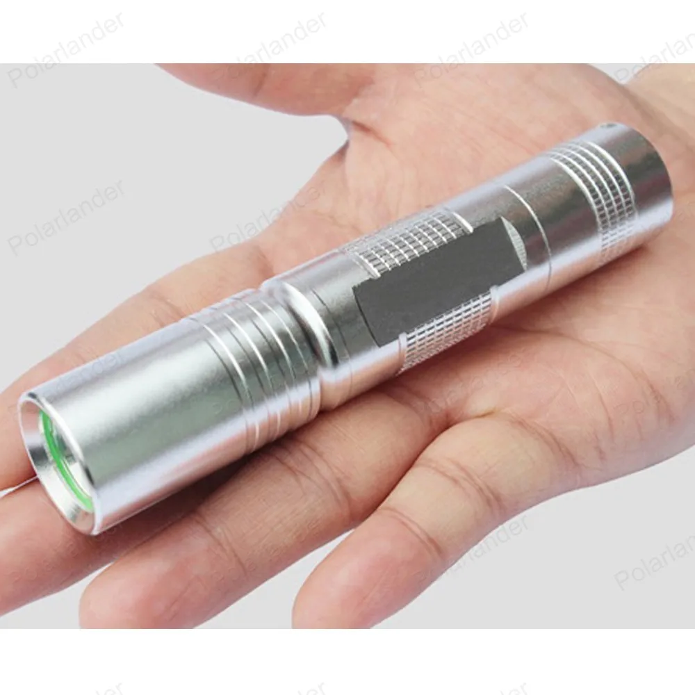 Хорошо спроектированный миниатюрный перезаряжаемый фонарик черный/серебристый