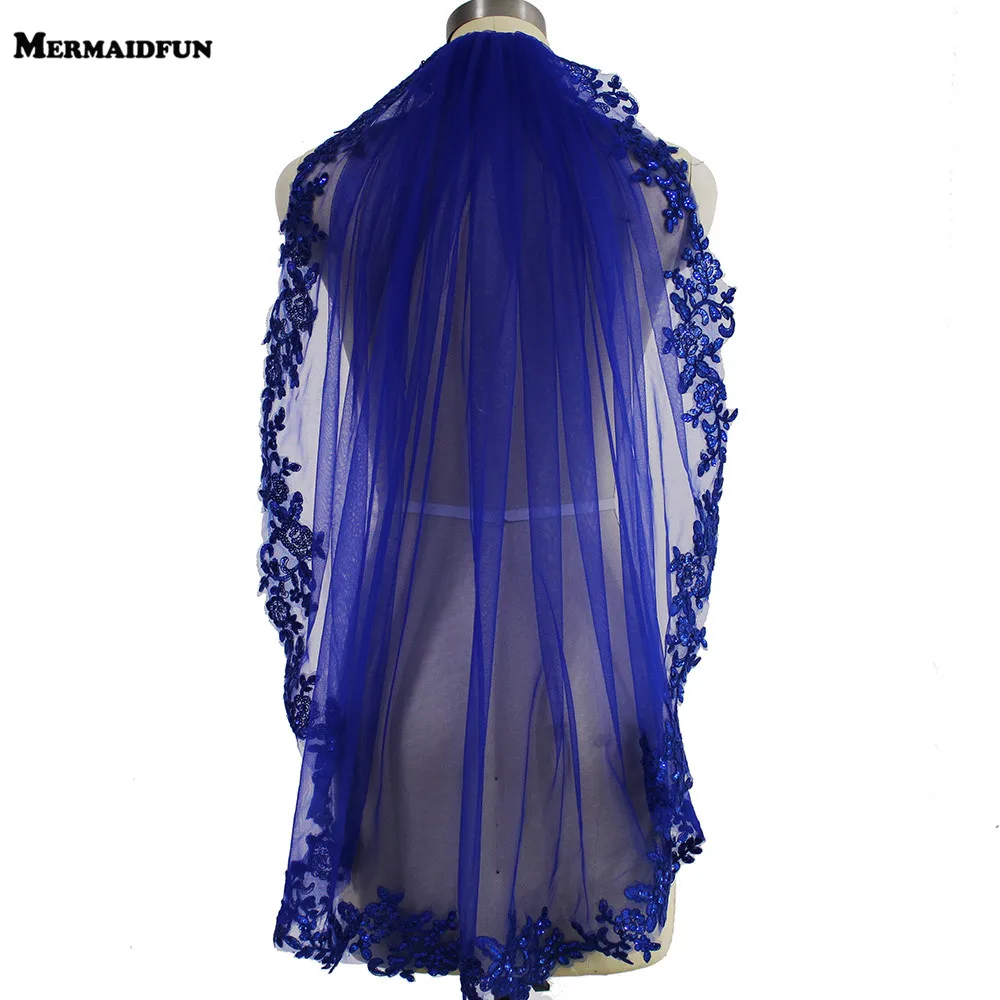 Фата свадебная короткая с блестками однослойная кружевными краями синяя для