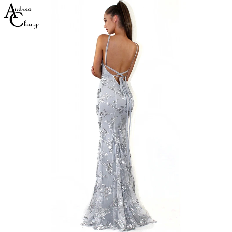 Женское вечернее платье на тонких бретельках с открытой спиной и блестками