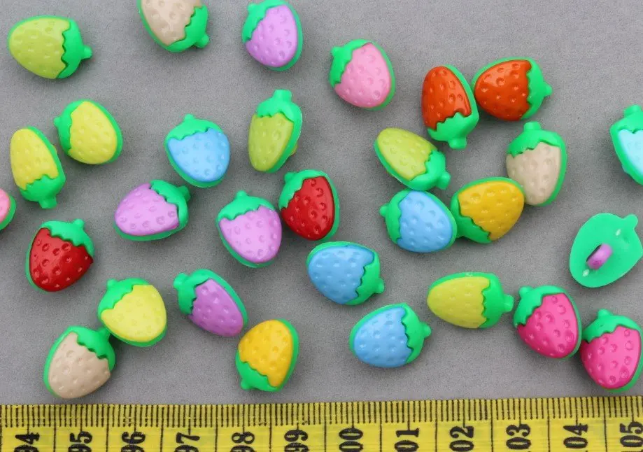 500 pcs Rainbow Strawberry Novelty Colorful Children Plastic Sewing Sew On Buttons Shank Set 25mm-LK0034 | Дом и сад