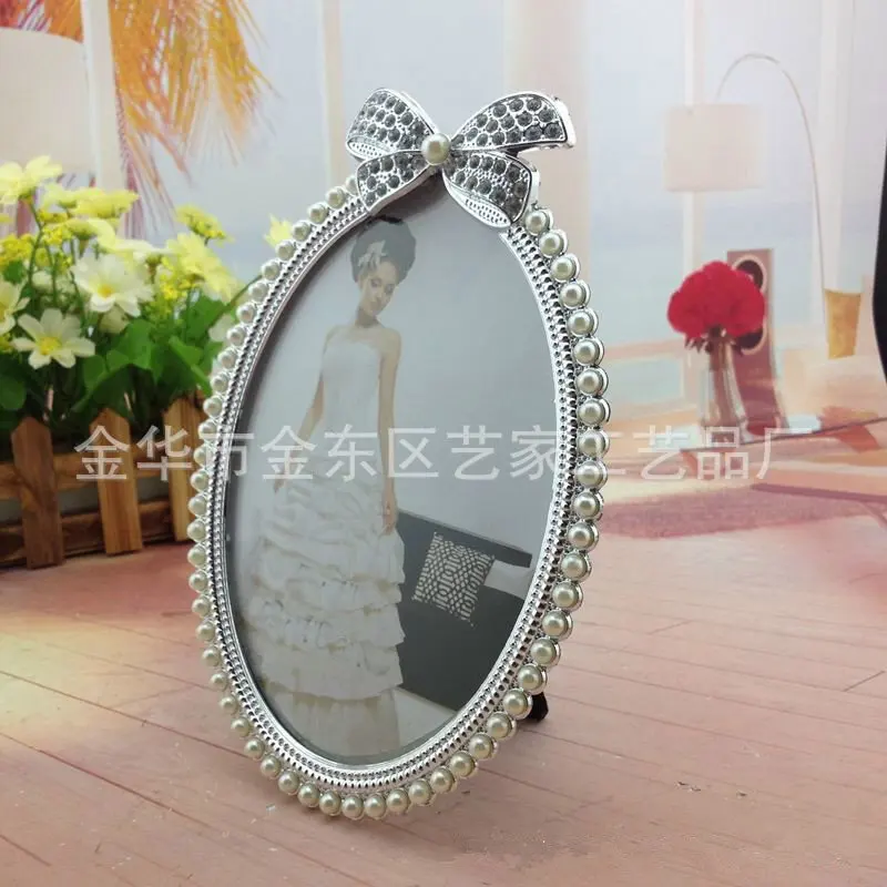 Рамка для фотографий с кристаллами жемчужинами и бриллиантами овальная Милая