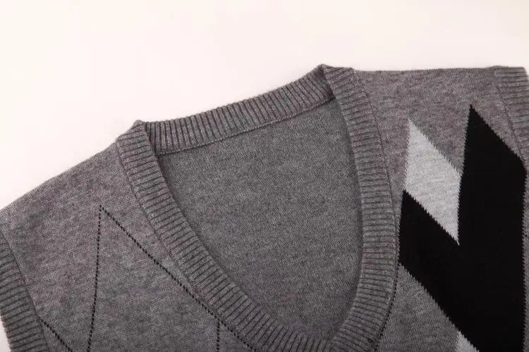 

Male Newest Autumn Fashion Argyle Pattern Men v-Neck Cashmere Sweater Vest