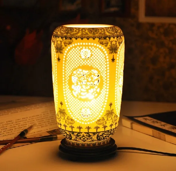 

Chinese style blue and white porcelain ceramic table lamp