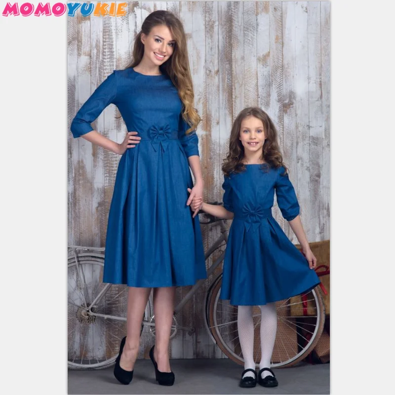 Летние Семейные платья для мамы и дочки одинаковые платье в полоску Детские