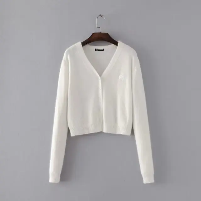 Женские кардиганы из ангорской пряжи с вышитыми буквами |