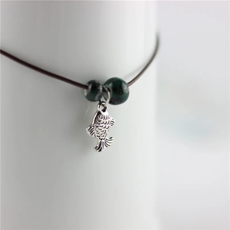 Браслет на ногу женский керамический с двойными бусинами подвеска в виде рыбы