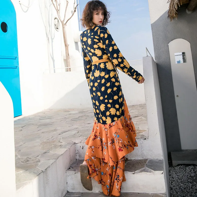 Винтажное весеннее платье с цветочным принтом V образным вырезом и длинным