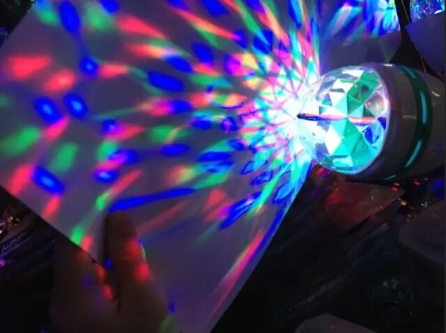 

Сценическое освещение E27, 3 Вт, цветная вращасветодиодный RGB Светодиодная лампа, декоративная лампа для KTV, танцевальных залов, светодиодный ...