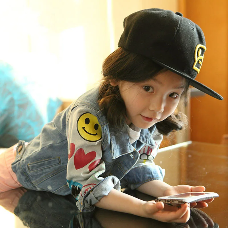 Демисезонная джинсовая куртка для девочек с граффити | Детская одежда и обувь