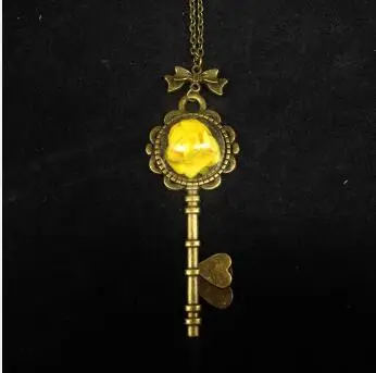 

50pcs/lot Beautiful Handmade Glass Bottle With retro brozne Key Pendant Necklaces dry Flower 70mm necklace Brozen chain