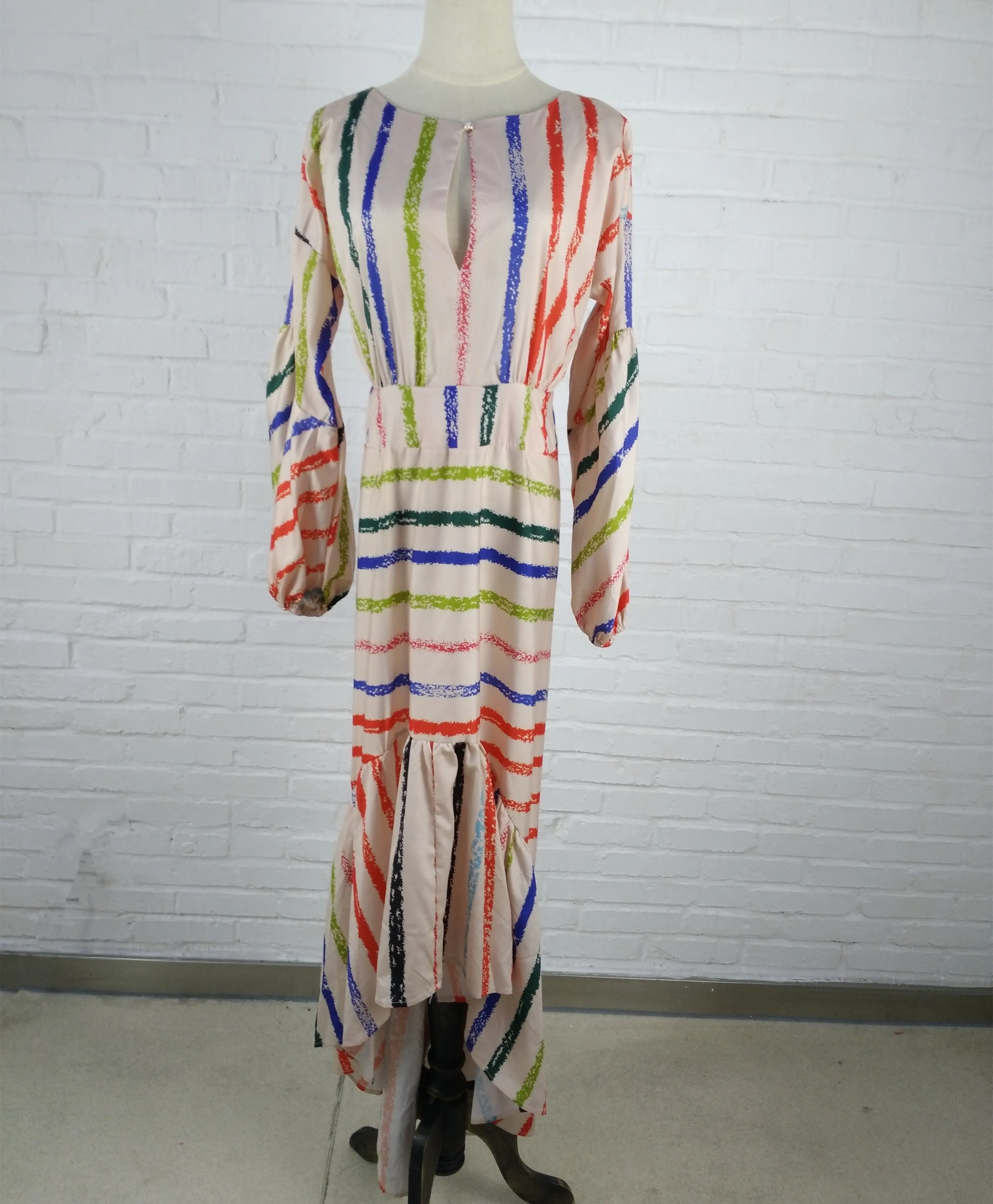 Женское платье в полоску с рукавами-фонариками повседневное облегающее