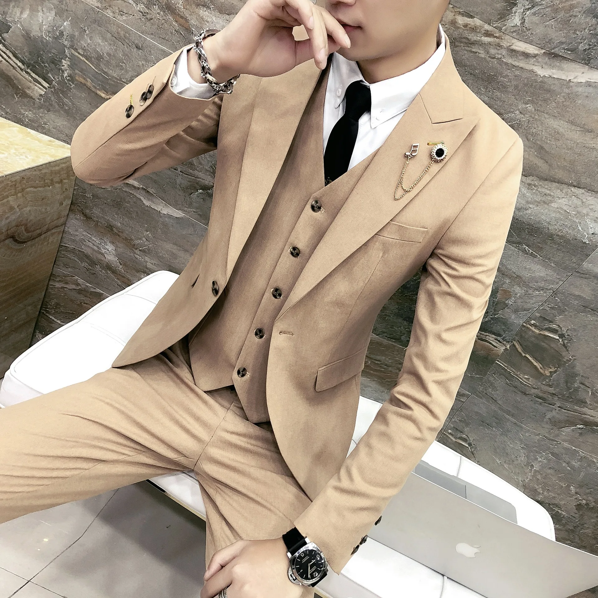 

Mens Slim Light Tan Three Pieces Suit Sets Male One-button Business Casual Professional Wear Trajes De Hombre De Vestir