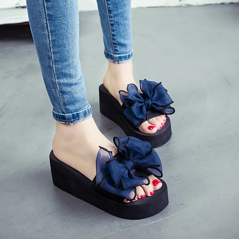 Модные женские шлепанцы на танкетке с открытым носком женская обувь среднем