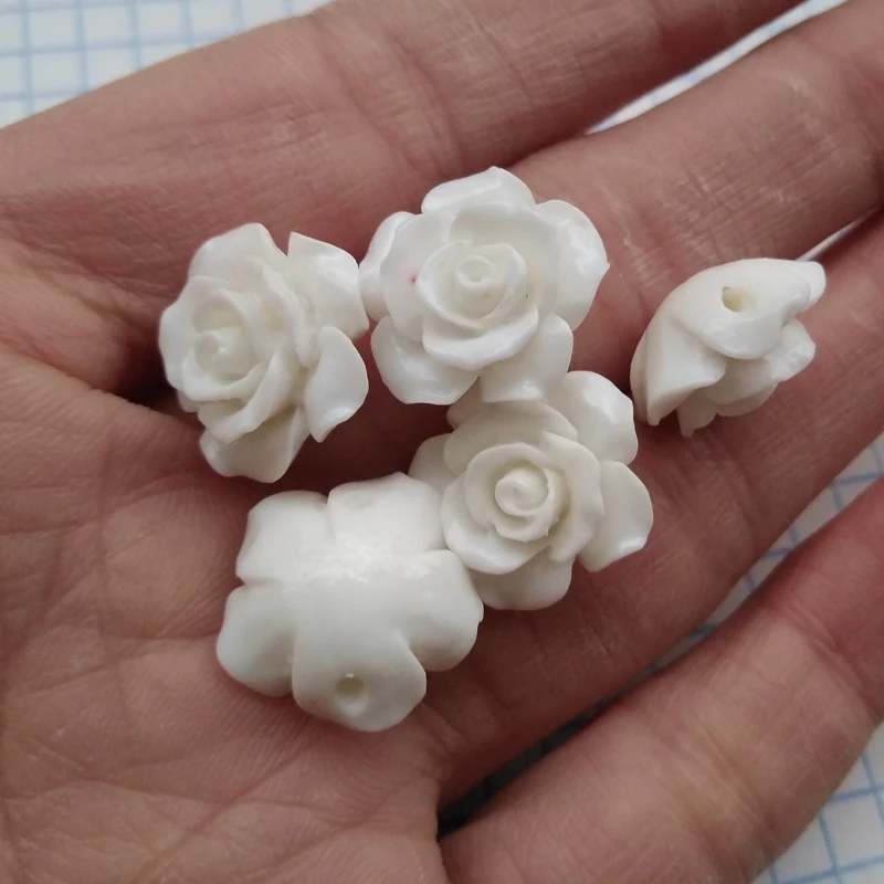 White 10 шт. 12 мм 15 мм коралловые бусины Camelia коралловые Цветочные бусины кабошон многоцветные для изготовления ювелирных изделий - Цвет: White