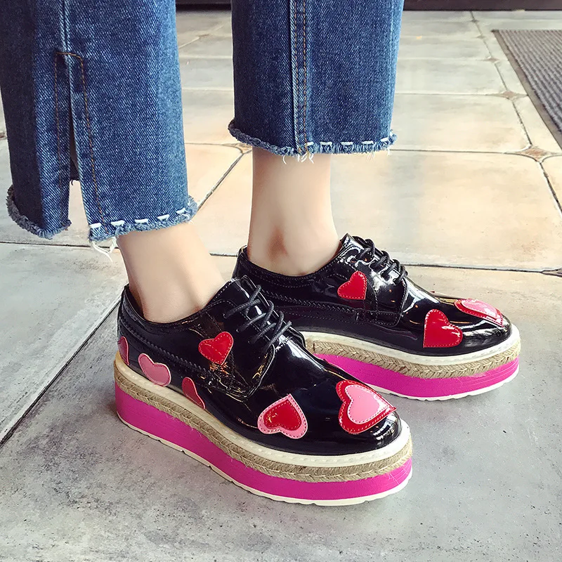 Осенью 2017 года Новинка кожаные туфли на платформе Цвет черный розовый|shoes platform|pink