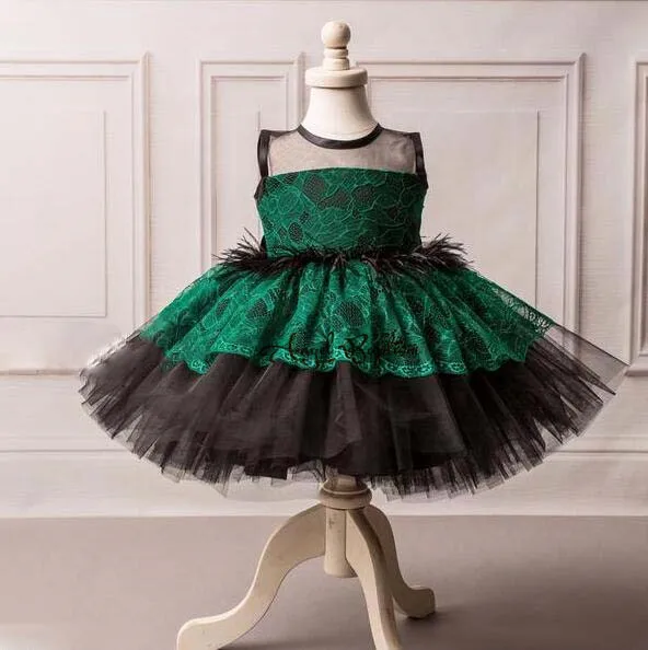 Изумрудно-зеленые платья для дня рождения с бантом из страусиного меха маленьких
