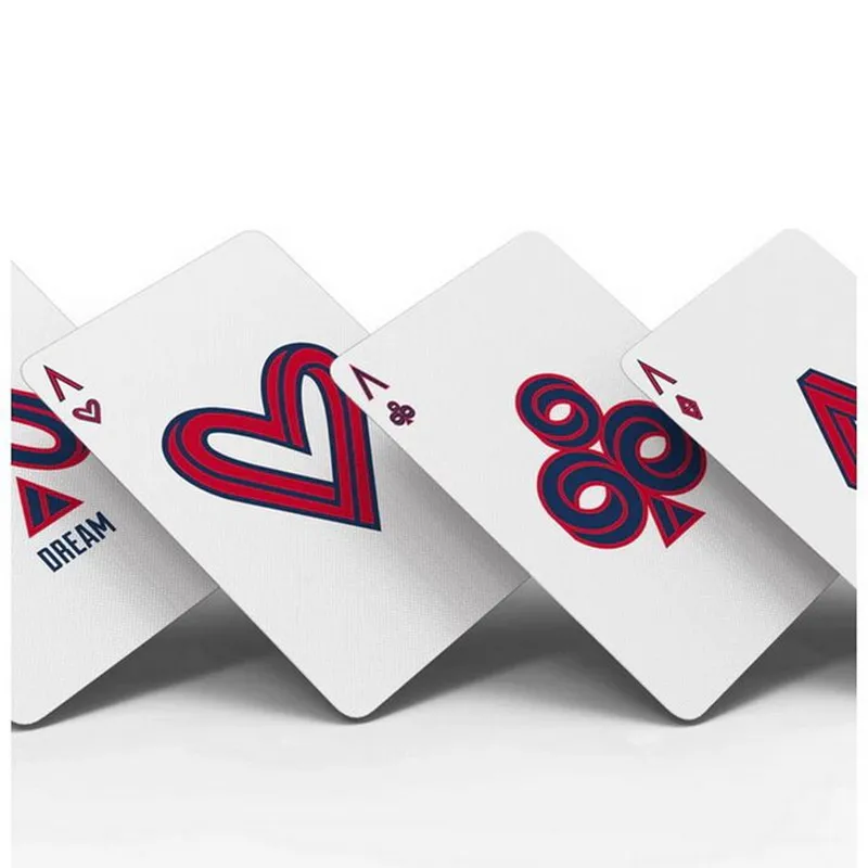 картёжник фокусник игрок арт. игральные карты с мужчинами. игральные карты брутальные. колода карт. колода карт в руке.