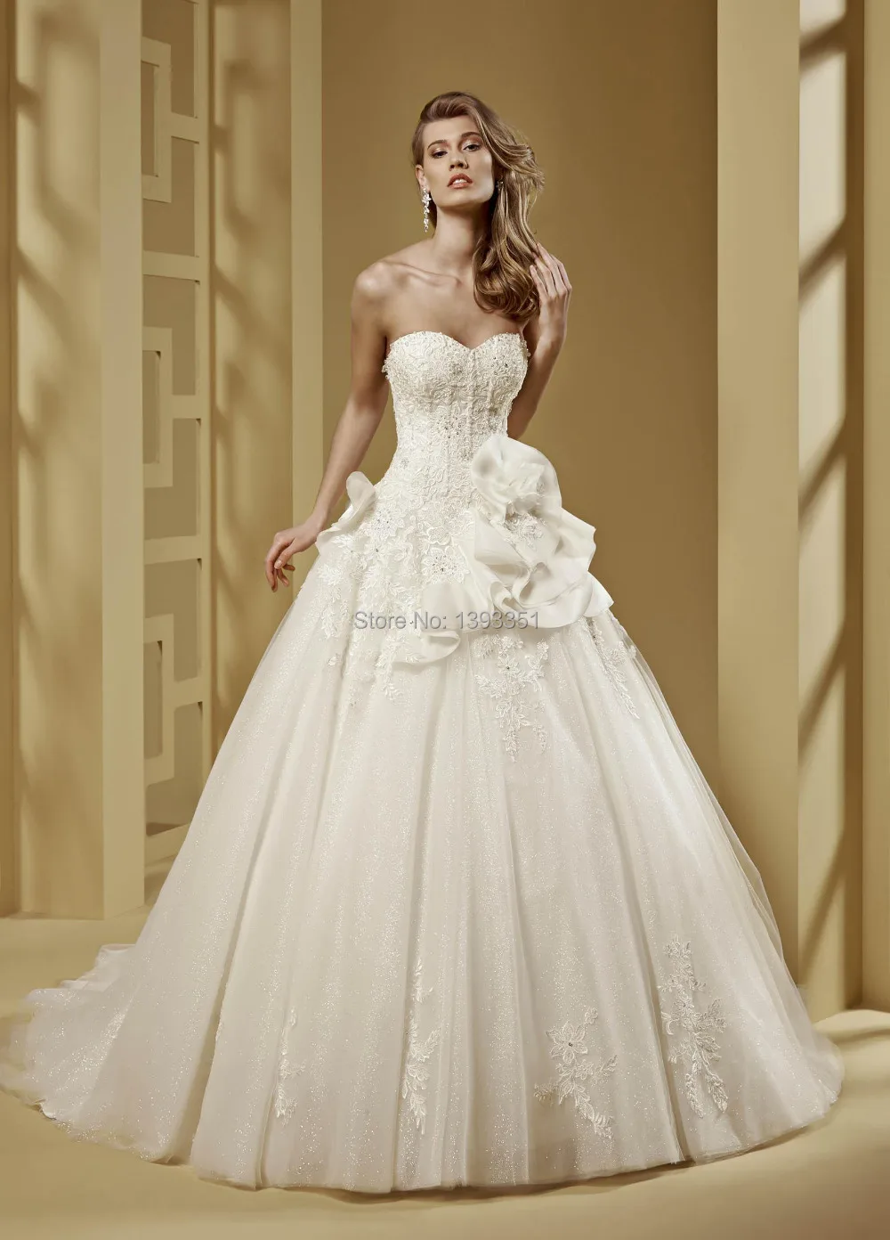 M330 FASHION Ball Gown Sweetheart Ruffles Flower Backless Applique Organza Floor length Wedding dress Cheap 2015 | Свадьбы и