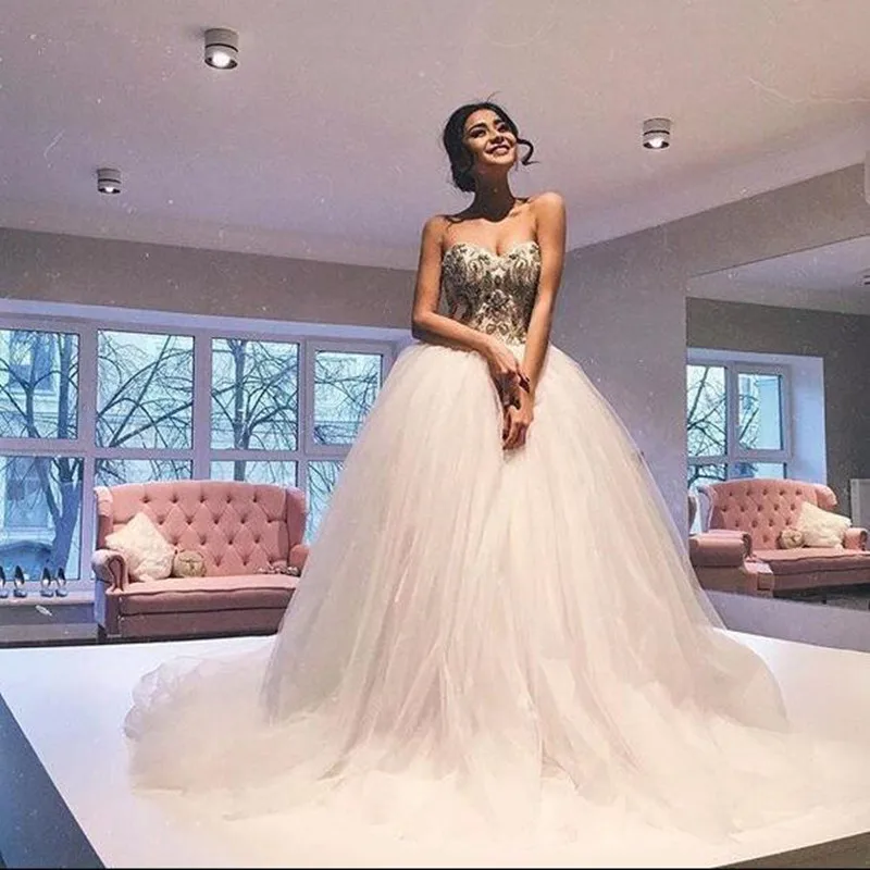 

Graceful Applique 2019 Arabic Ball Gown Wedding Formal Dresses Strapless Beaded Bridal Gowns Long Wedding Gown Robe De Mariee