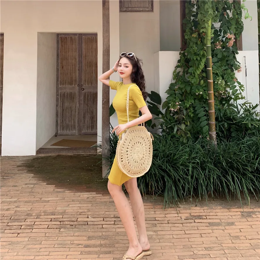 Женское трикотажное платье-миди с коротким рукавом |