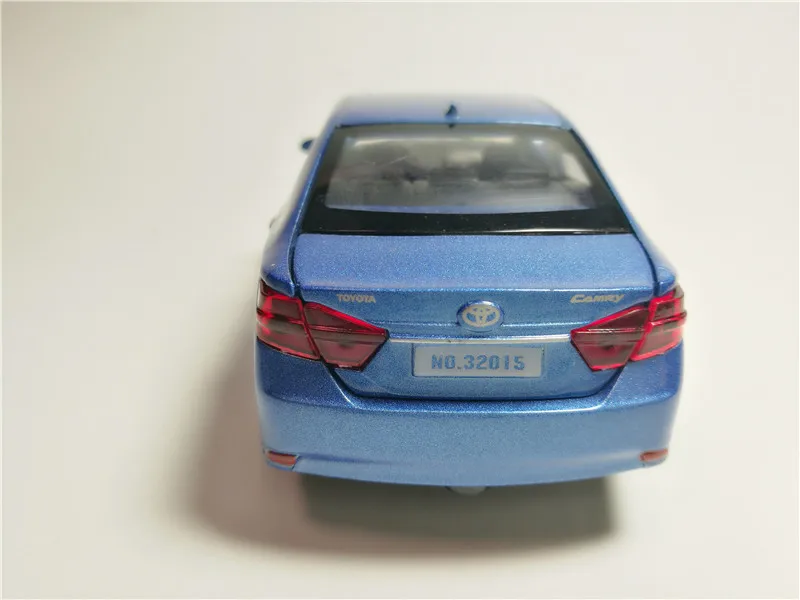 Новинка 1:32 игрушечная машинка Toyota Camry литая под давлением модель автомобиля Миниатюрная модель звуковая и светильник Модель автомобиля игрушки для детей