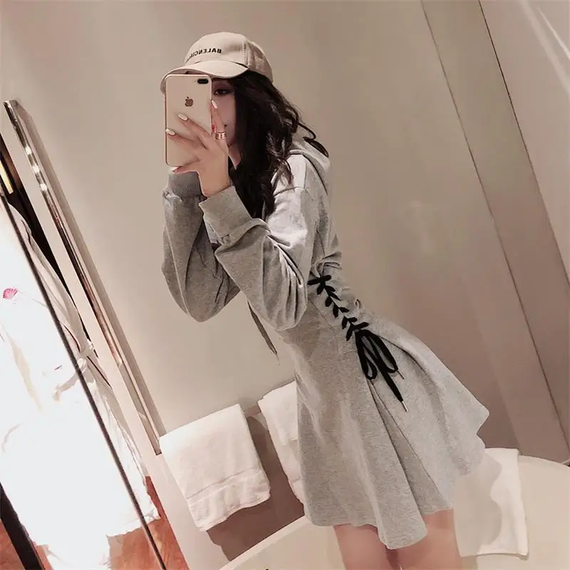 Женское платье с капюшоном "Винтажный кежуал" однотонное.