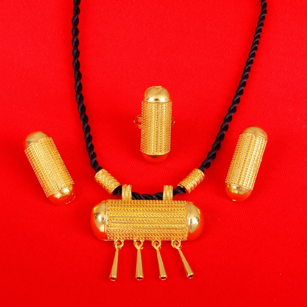 Золотистого цвета комплекты ювелирных изделий в национальном стиле ожерелье