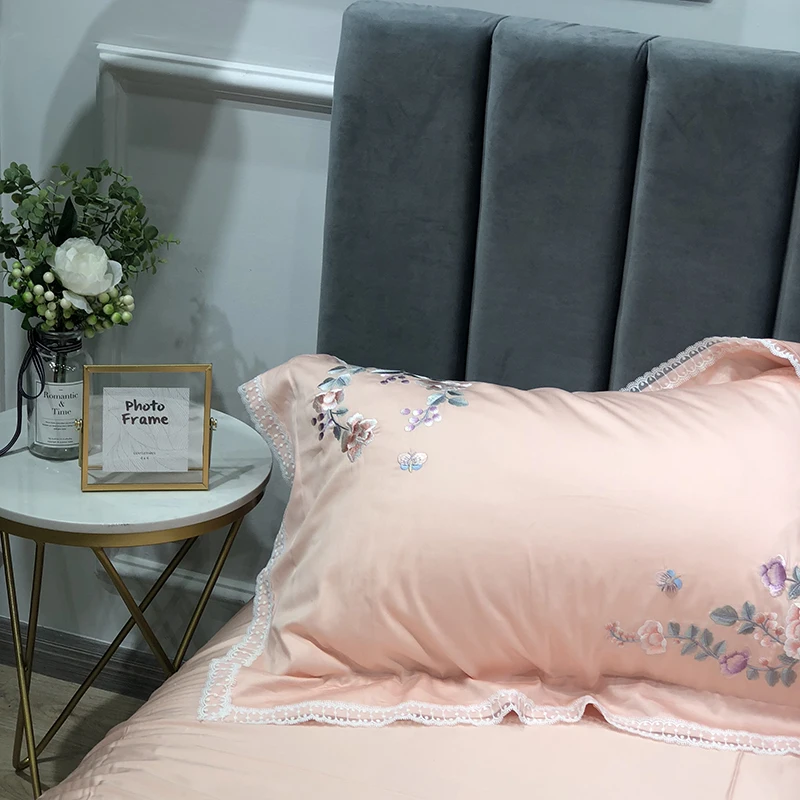 Роскошный комплект постельного белья с вышивкой Королевский размер 4 шт.