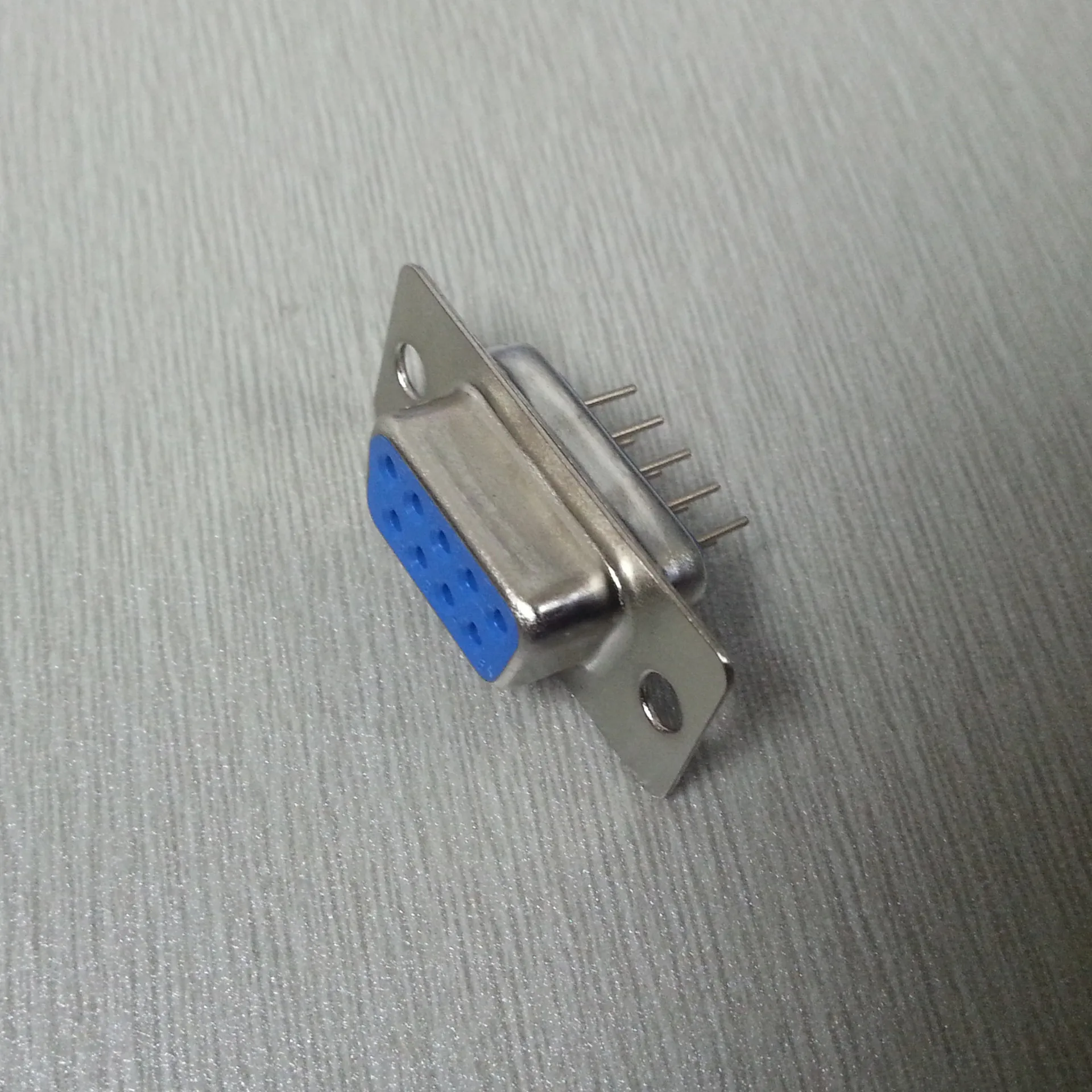 10 шт. разъем типа PCB D Sub с внутренней вставкой и отверстием для отверстия DP9