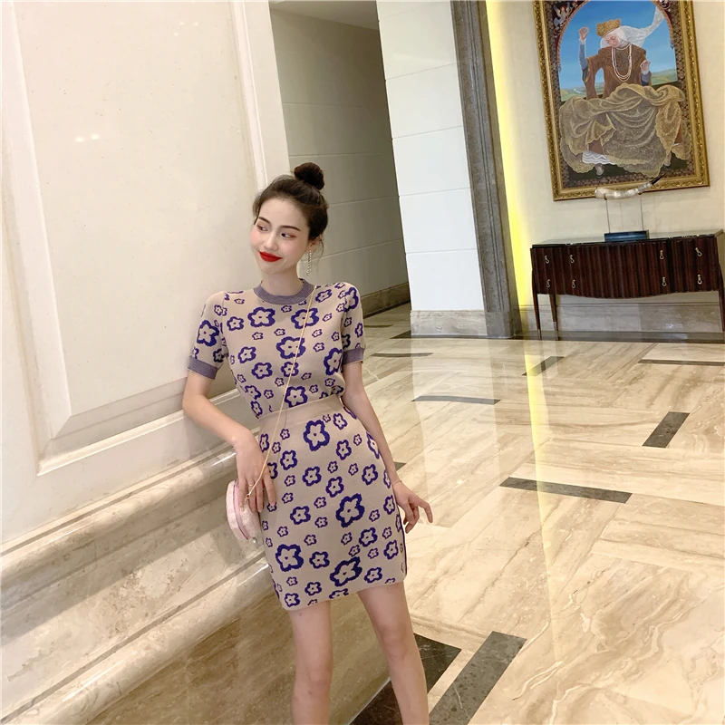 RUGOD 2019New летний женский цветочный Комплект из двух частей с o-образным вырезом и коротким рукавом Футболка и эластичная талия мини юбка темперамент Стильный тонкий