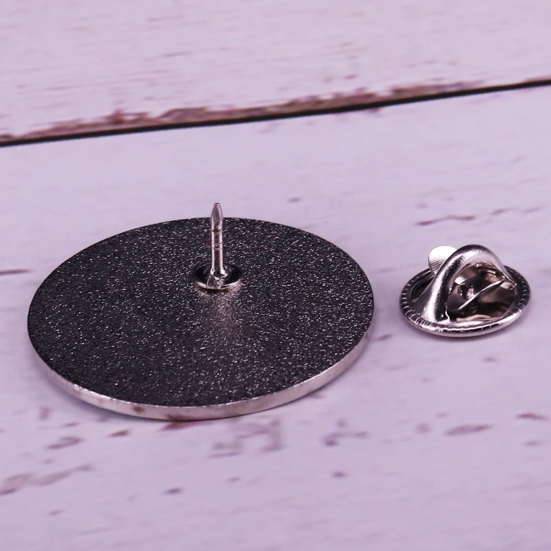 Жесткая эмалированная Шпилька феминистские шпильки не мое соревнование |