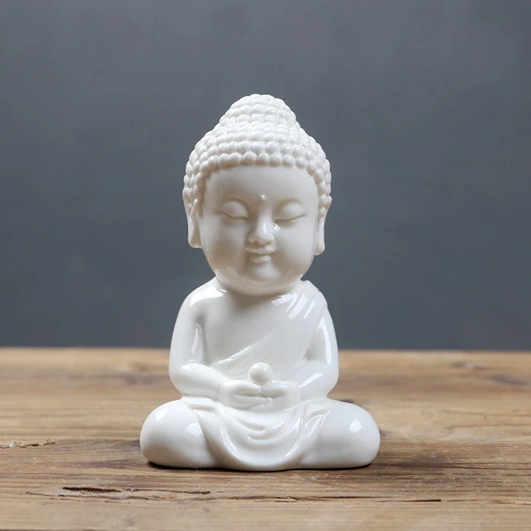 Керамический дзен такой же маленький как белый фарфор статуя Будды дома