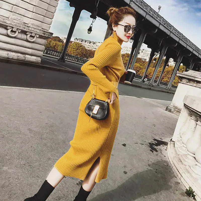 Зимнее женское теплое платье свитер с разрезом по бокам осенние длинные