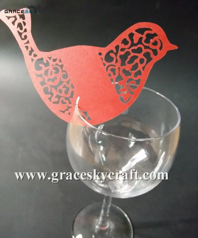 30 шт. Бесплатная доставка Новые пригласительные кружки с лазерной резкой именем