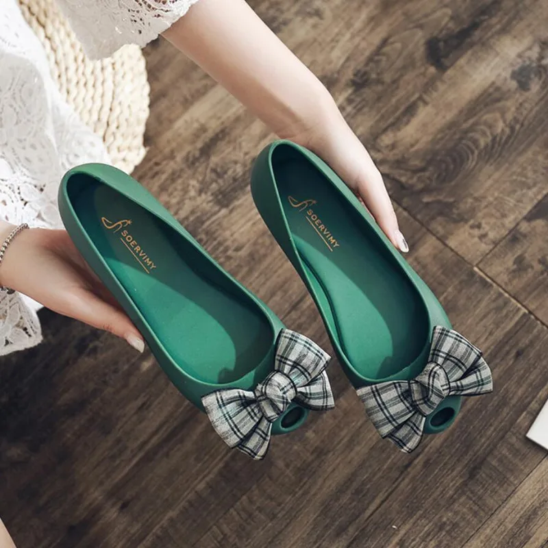 

Rouroliu Women Mixed Colors Bowknot Jelly Shoes Summer Breathable Peep Toe Sandals Woman Slip-On Casual Flats FR100