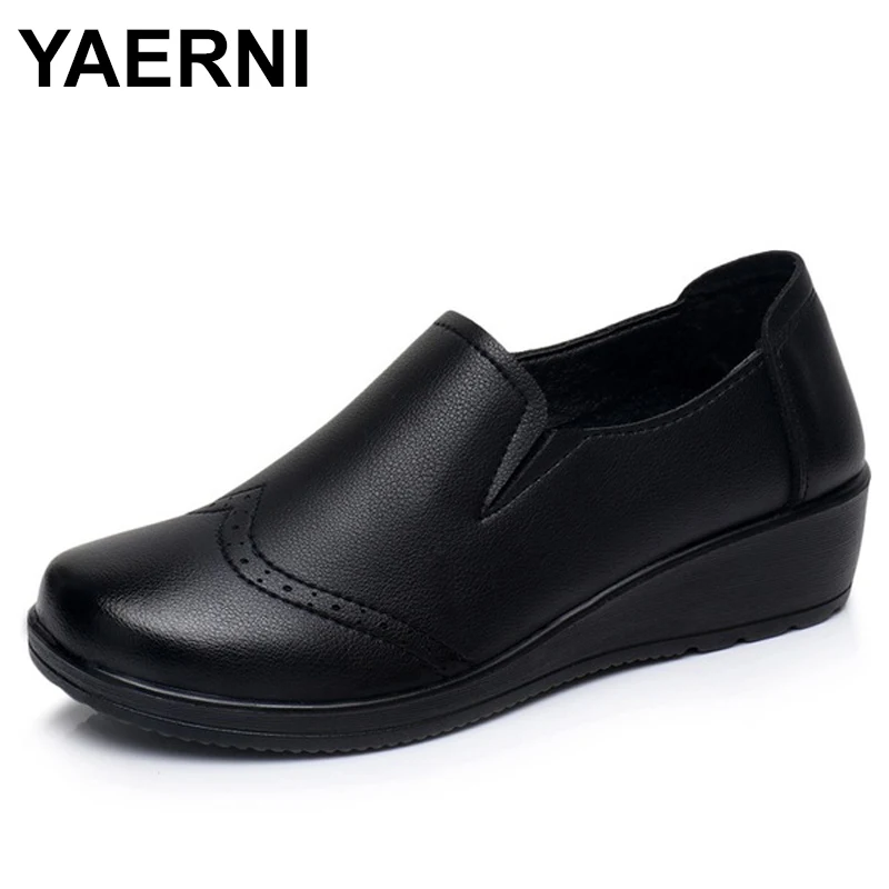 Yaerni/ сезон весна-осень; женские модные туфли-лодочки; Женская Повседневная кожаная Рабочая обувь на танкетке; удобные тонкие туфли для пожилых людей; большие размеры; 1025