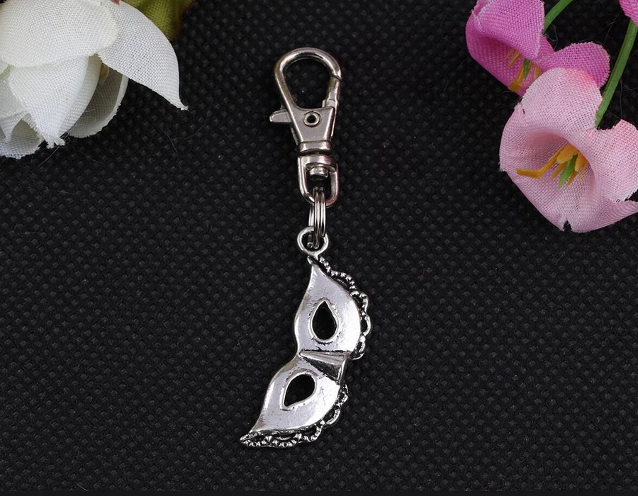 

Vintage Charm Party Mask Masquerade Keychain For Keys Car Key Ring Souvenir Couple Key Chain Accessories Gifts DIY Jewelry