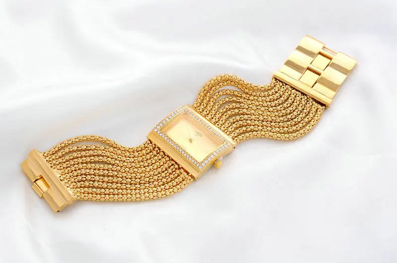 2017 Новые часы женщины мода роскошные наручные дамы золото стальной браслет