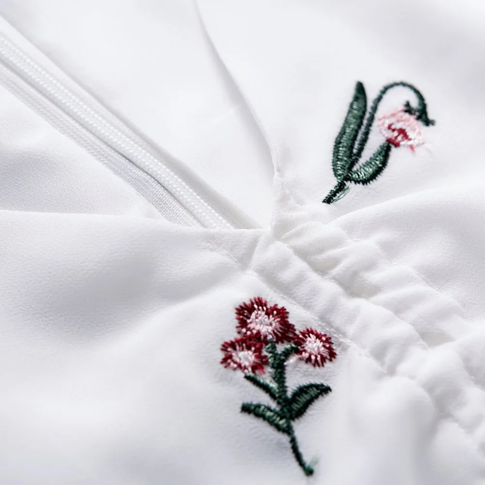 Женское платье с цветочным принтом ARTKA белое шифоновое высокой талией и коротким