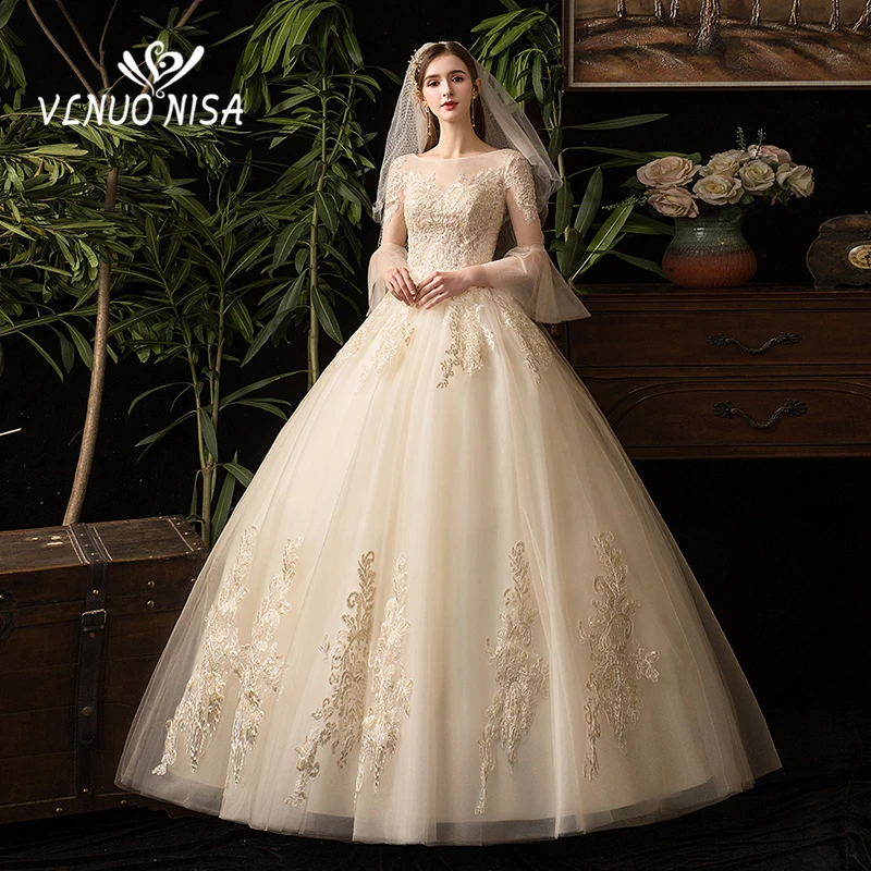 Кружевное свадебное платье с аппликацией вырезом лодочкой и расклешенными