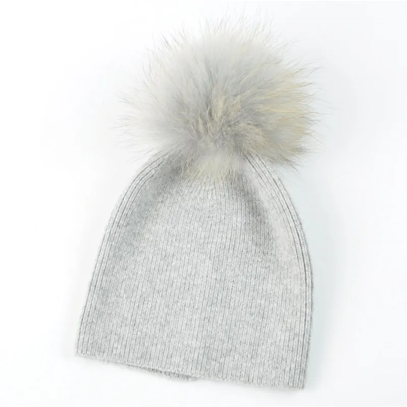 Light grey match fur Женская шапка из меха енота с помпонами, Весенняя теплая вязаная Повседневная Высококачественная модные шляпы, Женская Шерстяная Вязаная Шапка-бини - Цвет: Light grey match fur