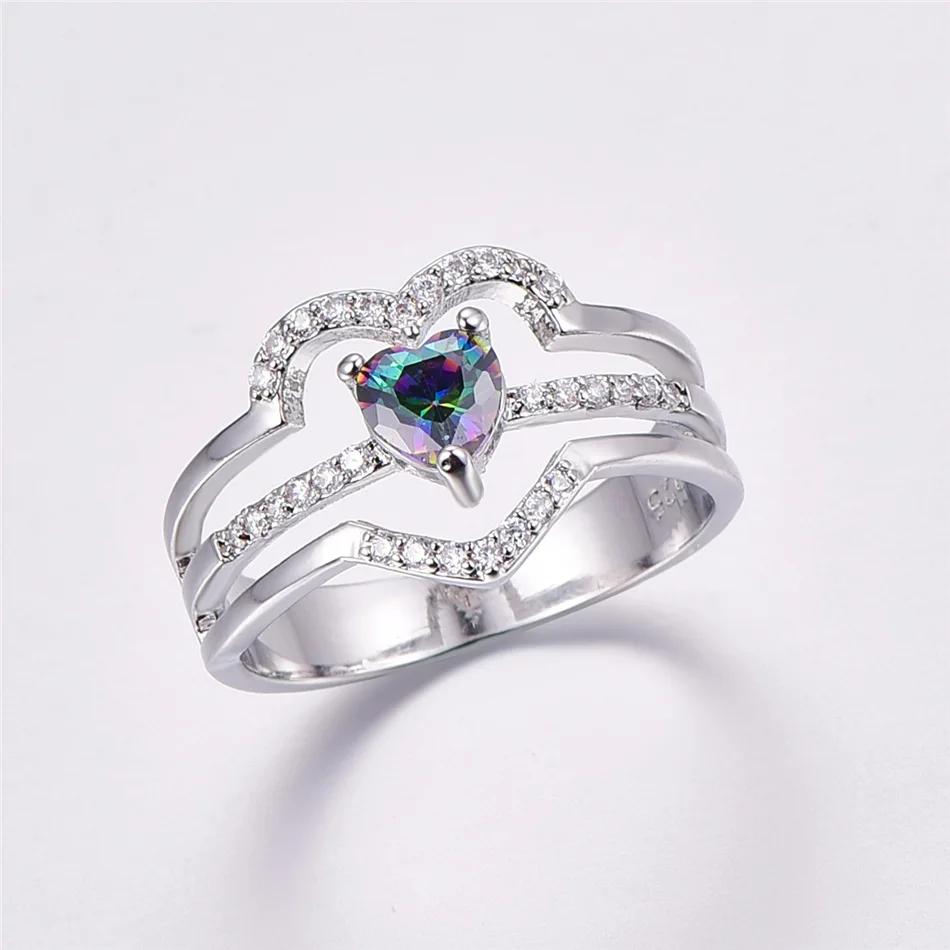 Женское кольцо из серебра 925 пробы с разноцветным фиолетовым и белым