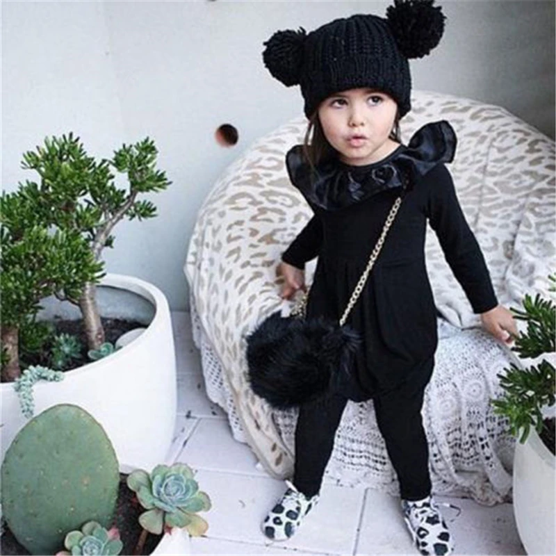 Черный комбинезон для новорожденного с оборками на воротнике и длинными