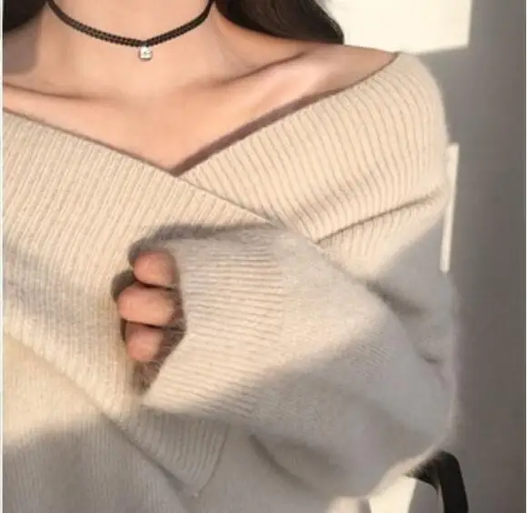 Женский вязаный свитер с глубоким v-образным вырезом Бежевый открытой спиной