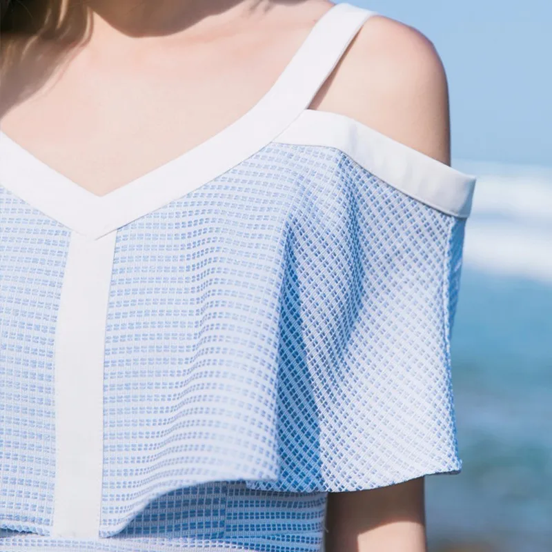 Женское летнее платье с открытыми плечами голубое Привлекательное в клетку