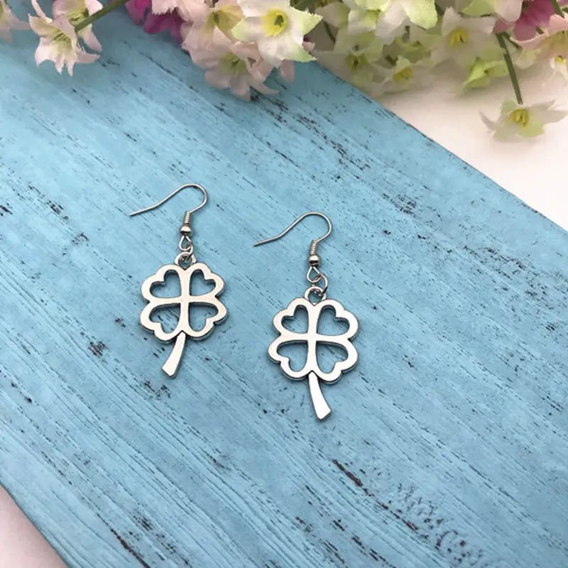 Популярные висячие серьги из цинкового сплава в стиле ретро с четырехлистным